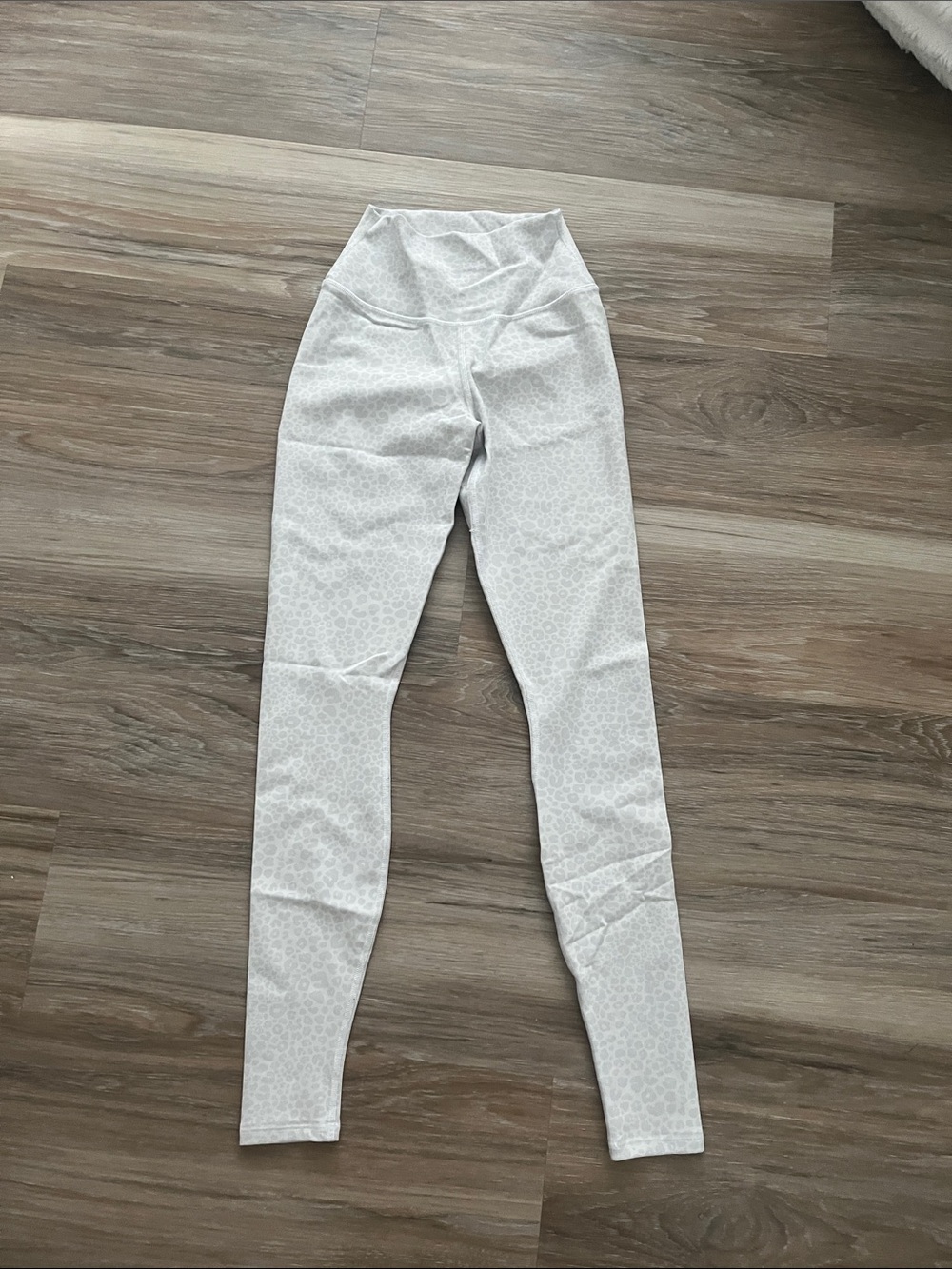 ALO Yoga Light Gray Leopard-Print Leggings